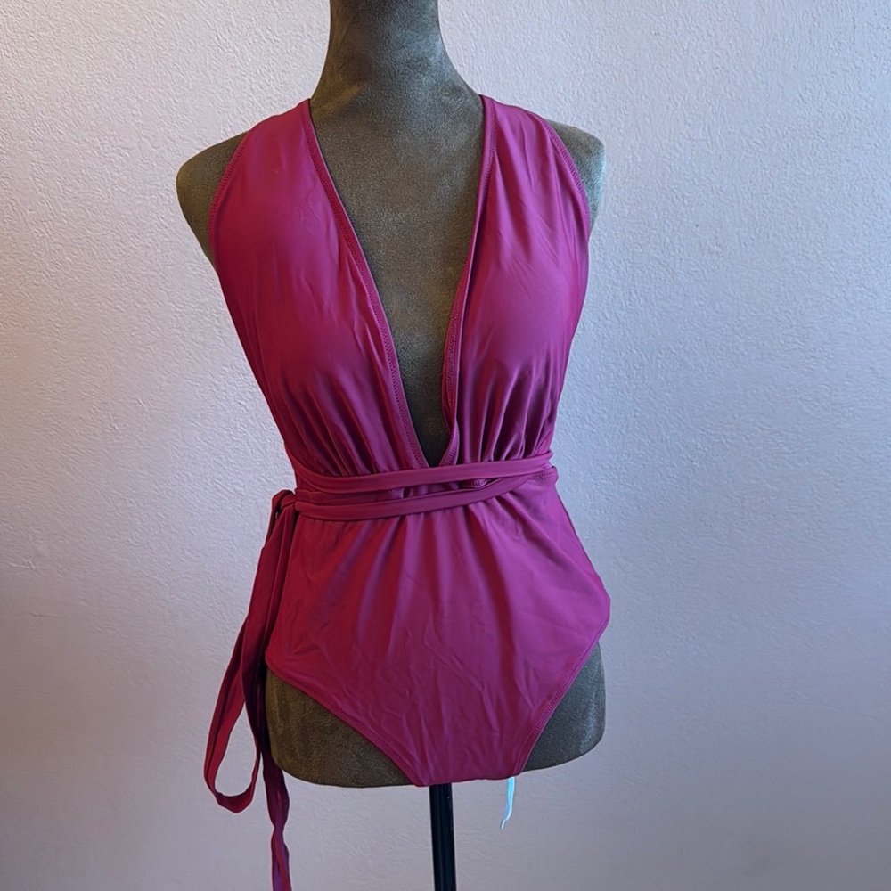Cupshe Pink One Piece Swimsuit with Plunge Neckline